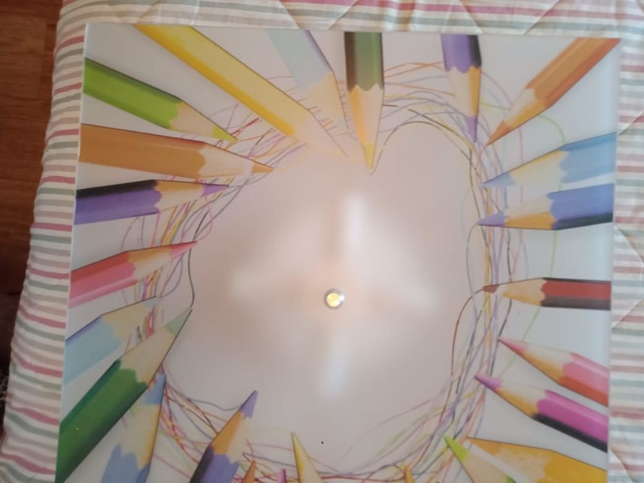 Продам люстру для детской