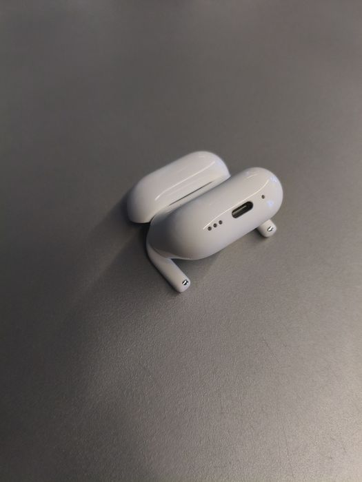 продам Apple AirPods 4