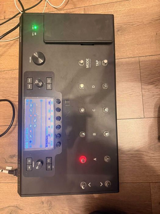 Line 6 Helix LT + Gator G-Tour Pedalboard + Novation backpack