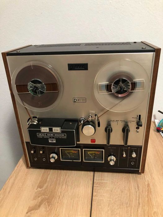 Mageofon Akai                                    .