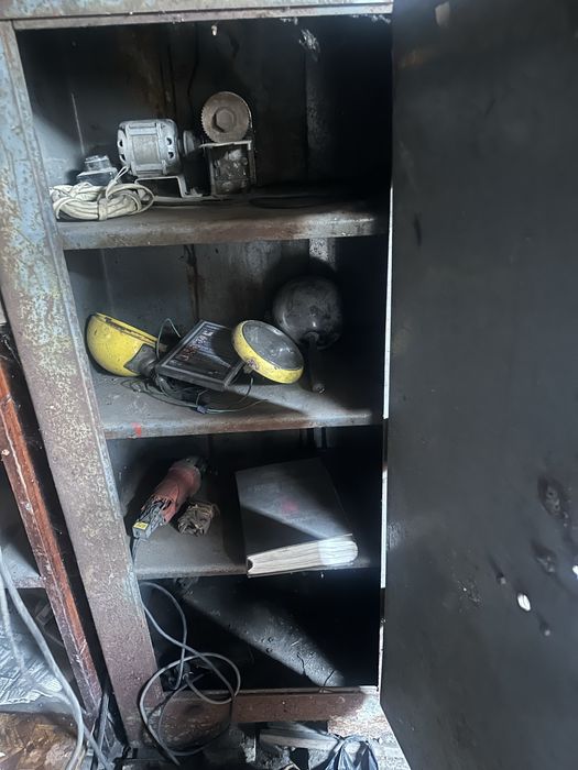 Сейф. Два сейфа из металла.