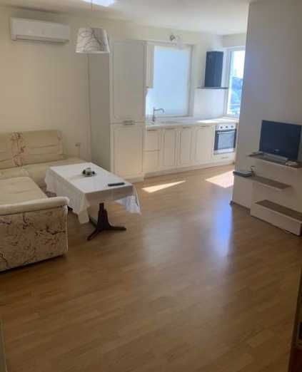 Дава се под наем Двустаен апартамент в Бургас, Изгрев - 75 кв.м за 140.25 € - Снимка #1