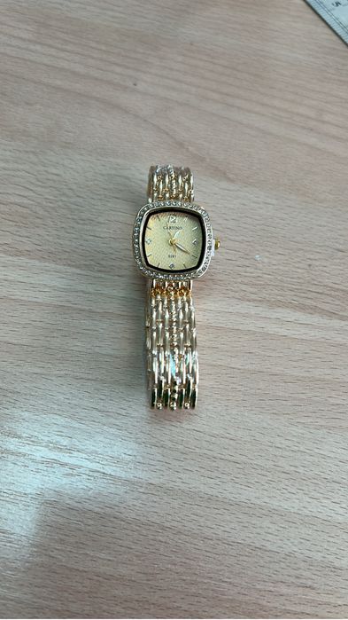 Наручные часы. Люкс. Блестит прям как бриллант.  Новый.