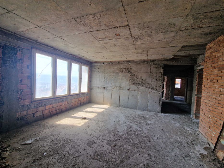 Продава се Многостаен апартамент в Благоевград, Освобождение - 166 кв.м за 262 €/кв.м - Снимка #1