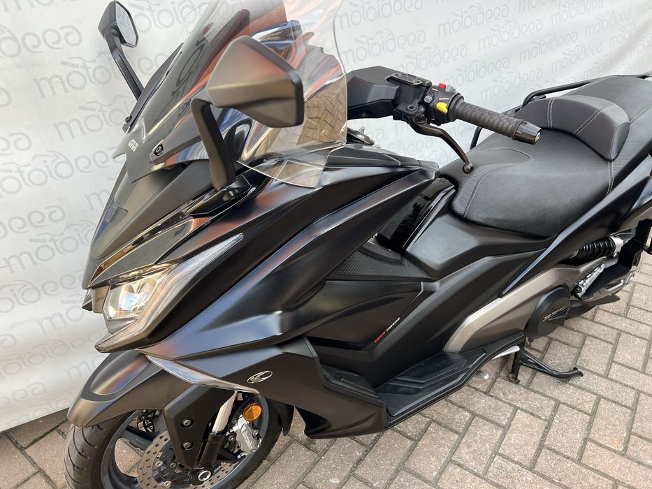 Motoideea vinde KYMCO AK550  ABS 2022 Rate Garantie