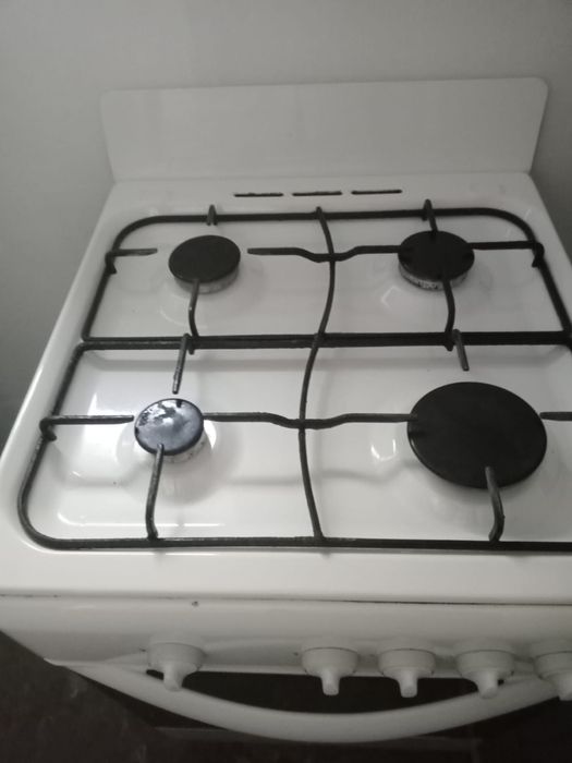 Газовая плита белая