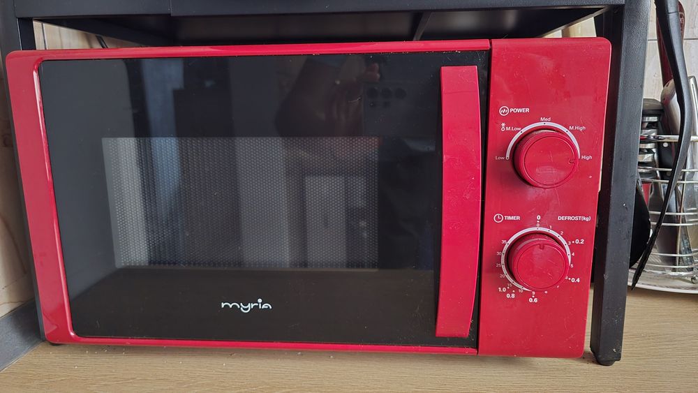 Mașină de spălat rufe Indesit WIN 110 + cuptor cu microunde CADOU