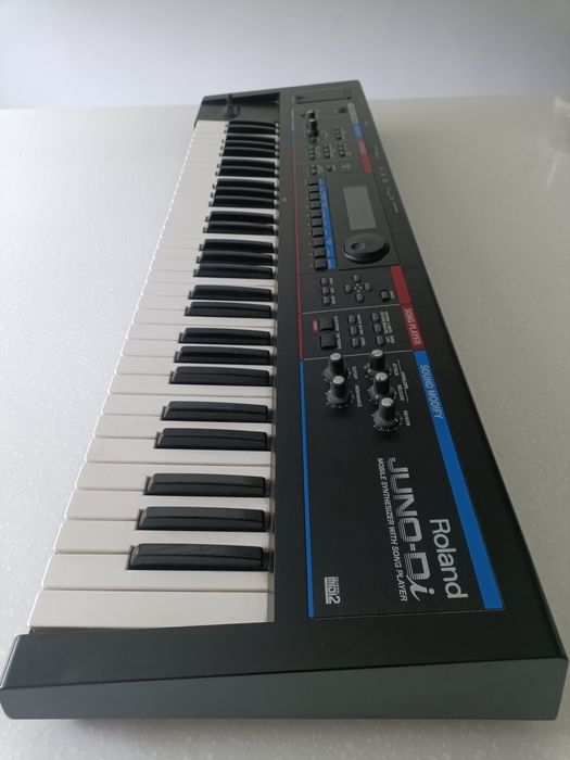 Синтезатор Roland Juno Di