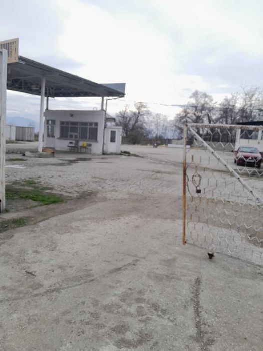 Давам под наем база с асфалтова площадка