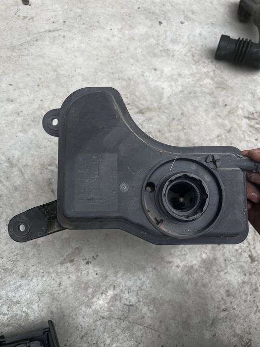 Казанче антифриз дизел бмв е90 е91 е92 е93 е87 е81 е82