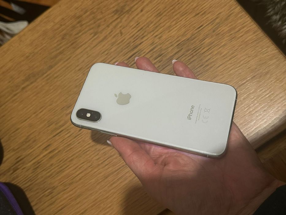Iphone XS  White  64 gb