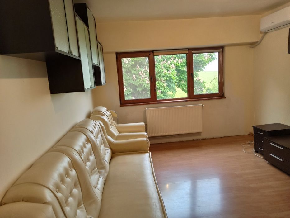 Apartament cu 3 camere de vânzare