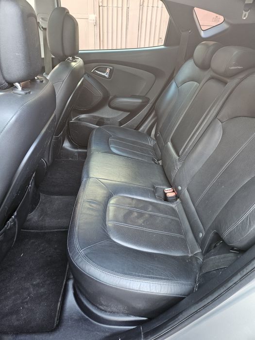 Hyundai ix35 blue drive