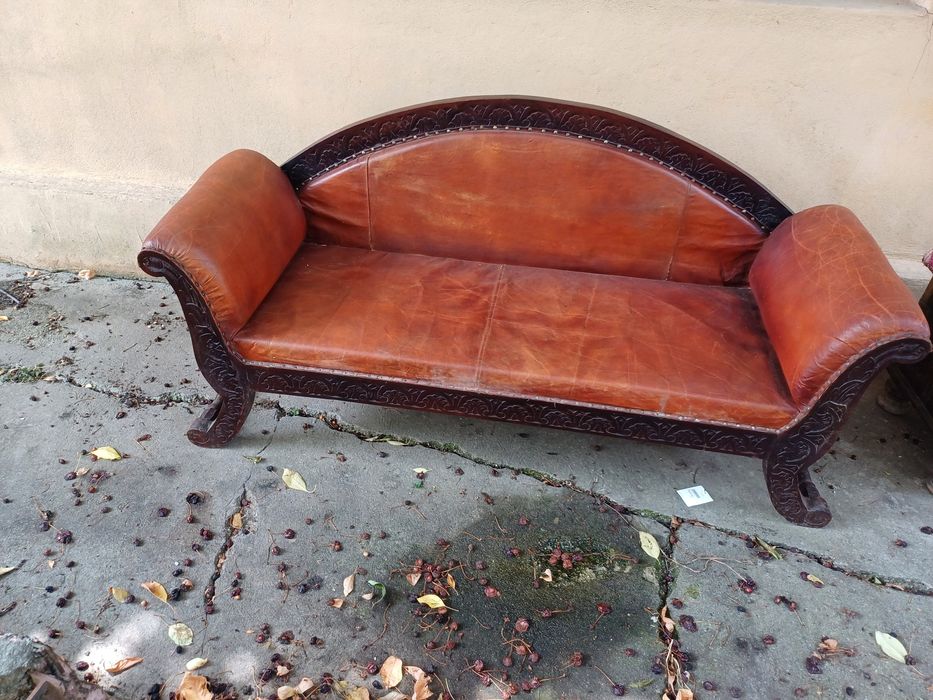 Canapea veche asiatica