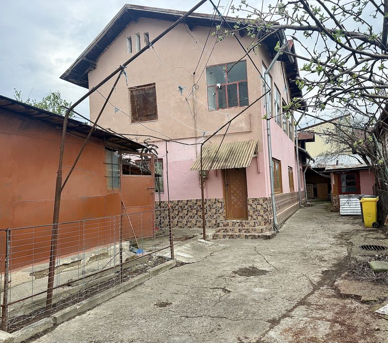 Inchiriez casa in targoviste, cartier sarbi, str. sarbi