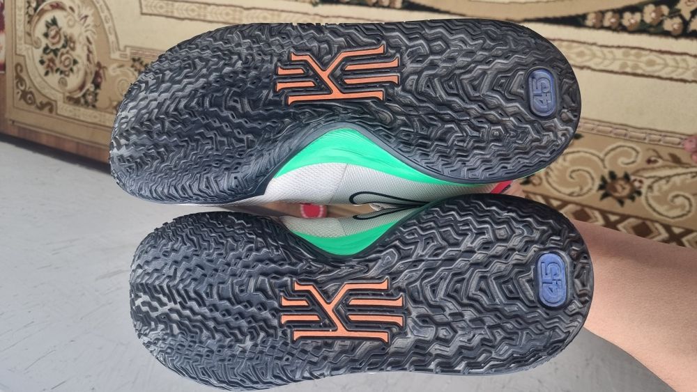 Продам баскетбольные кросовки "Kyrie"