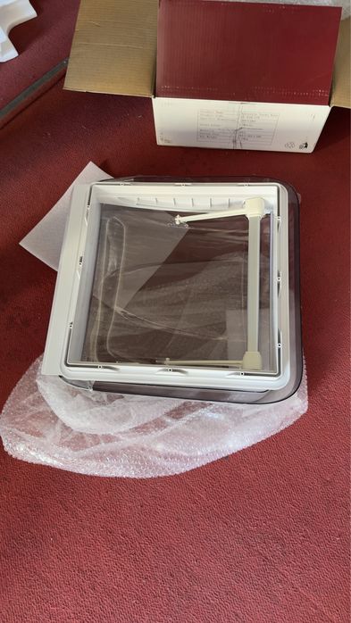 Голямо разнообразие от аксеасоари  и специални стъкла за каравани