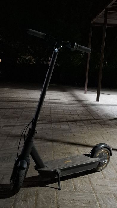 Продамэлектро самокат ninebot g30max