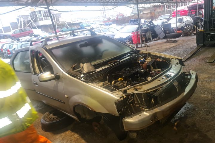 Furtun admisie Dacia Logan prima generatie