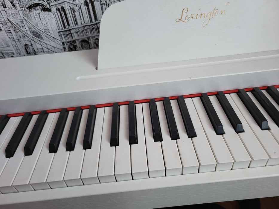 Продам пианино цифровой