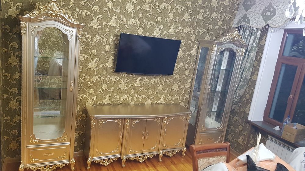 Penal komod mehmonhona uchun moʻljallangan.