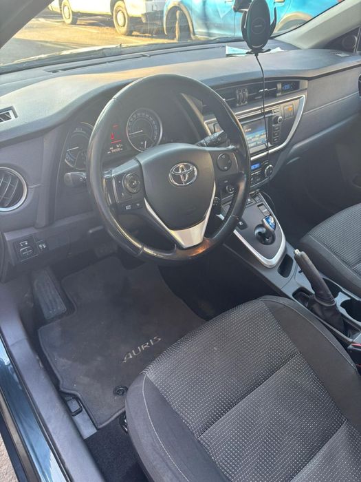 Inchiriez Toyota auris hybrid 2014 consum 5%