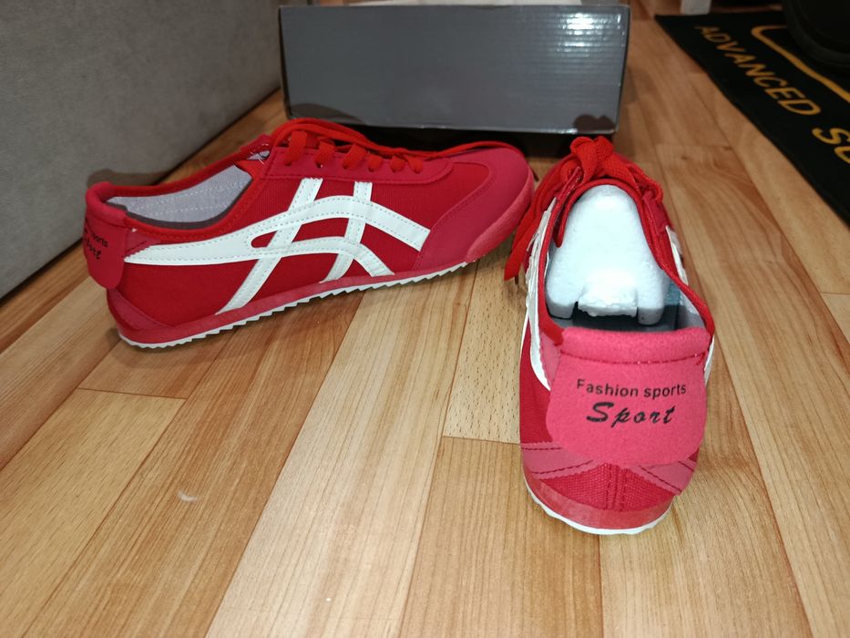 Продам кроссовки асикс новые