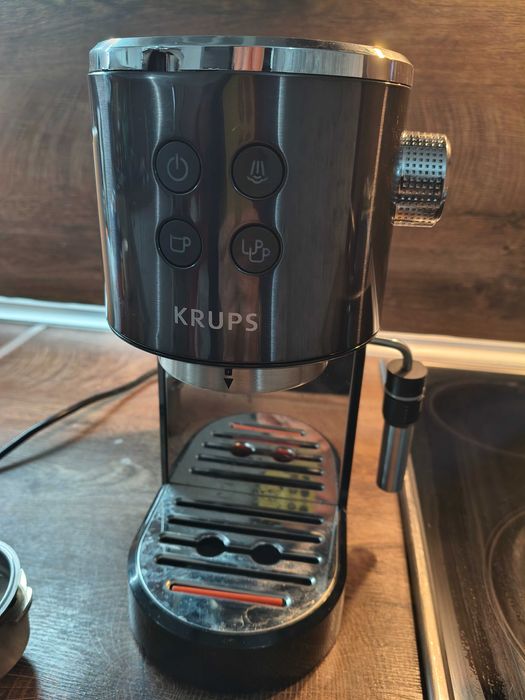 Кафе машина еспресо KRUPS ! Машината е като нова