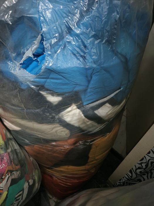 Продавам дрехи втора употреба екстра и първо качество.