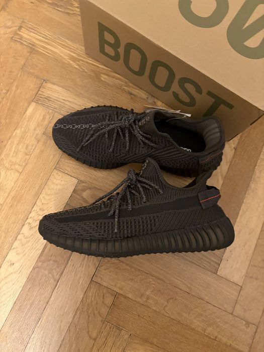 Yeezy 350 v2 static black