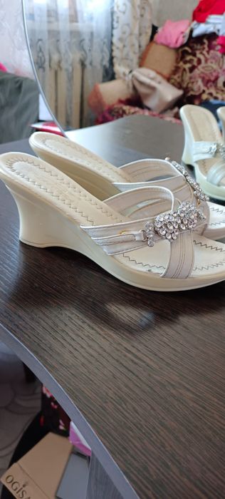 Шлёпки на платформе 36 размер