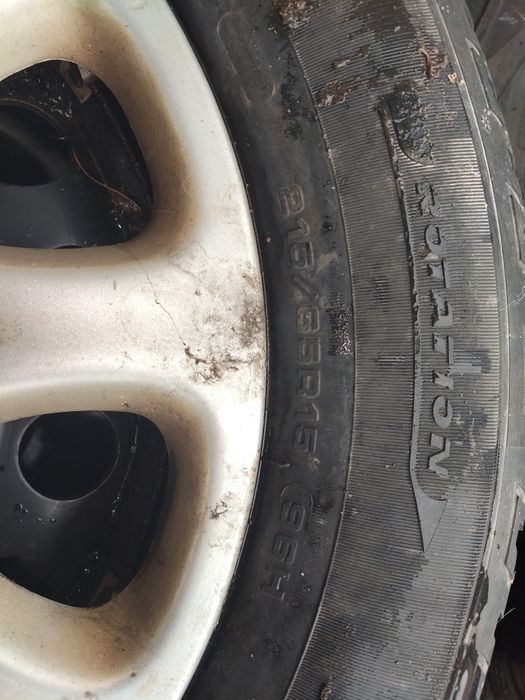 Vând cauciucuri 2 dimensiuni