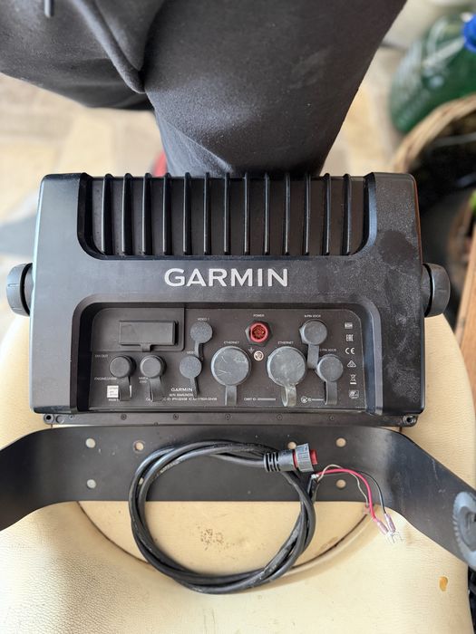 Vand sonar garmin 7612xsv plus sonda live lvs32 in stare perfeca