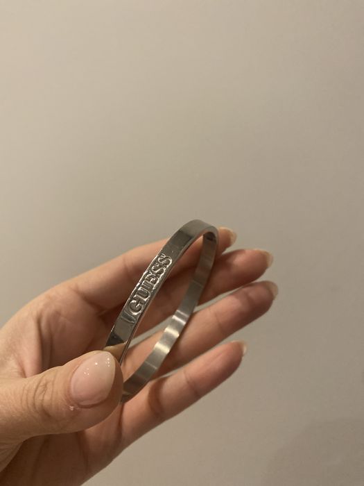 Дамска гривна Guess