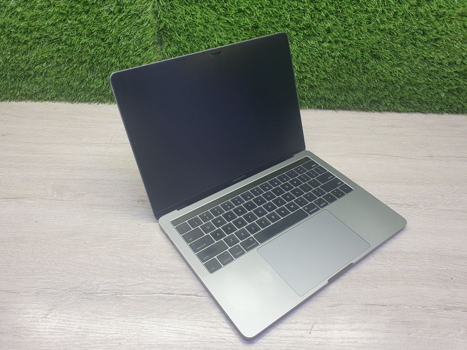 MacBook Pro Kafolati bilan.