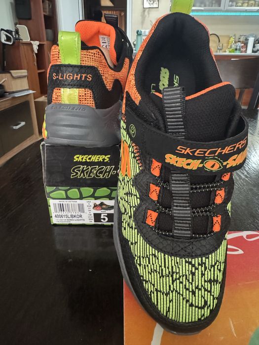НОВИ!!!Детски Маратонки Skechers Dino lights N 37