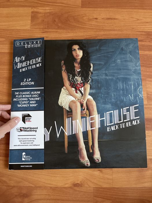 Vand Album Back to black Deluxe de la Amy Winehouse