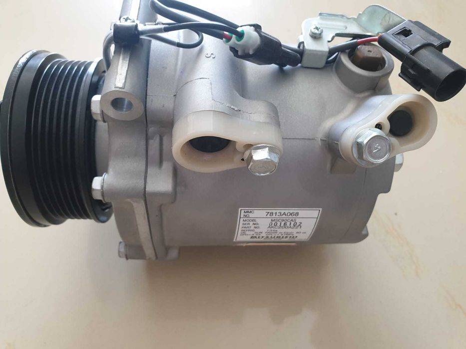 Компрессор кондиционера Mitsubishi Outlander