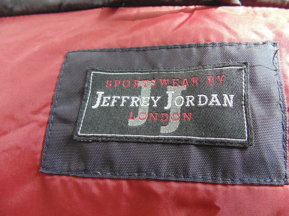 vand jacheta impermeabila barbateasca