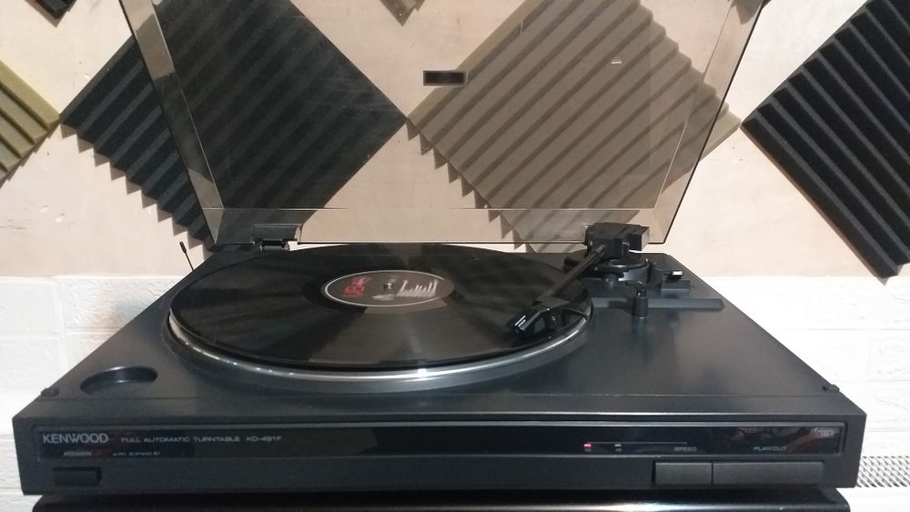 Linie audio Kenwood telecomanda si boxe