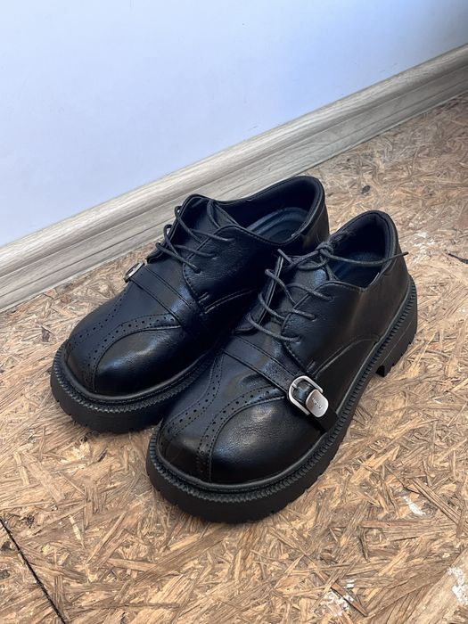 Продам лоферы (серые и черные)