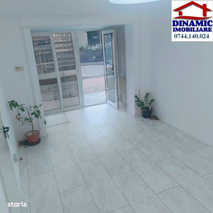 Spatiu comercial, ultracentral, 300 eur/lunar