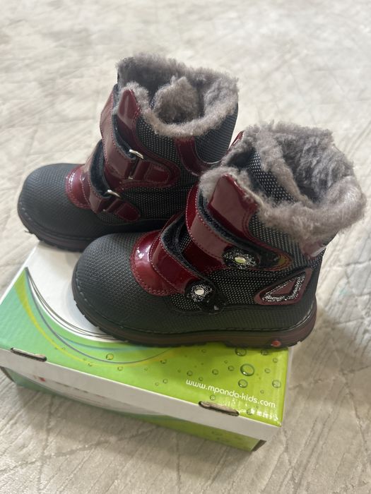 Продам детскую обувь