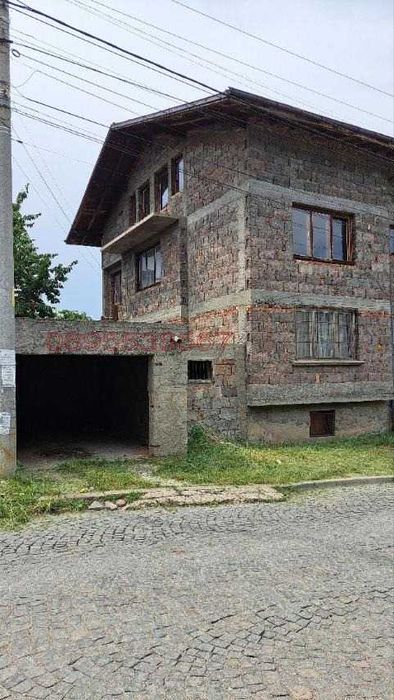 Продава къща гр.Перник