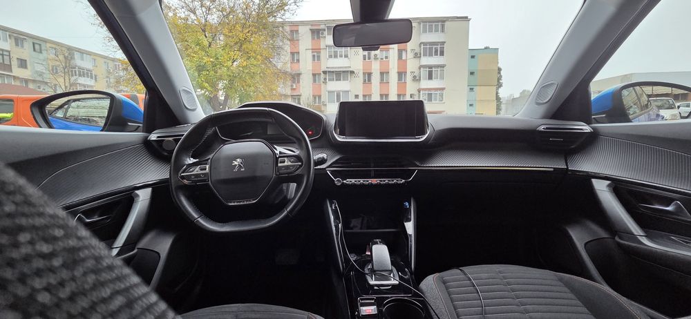 Peugeot e-2008 electric