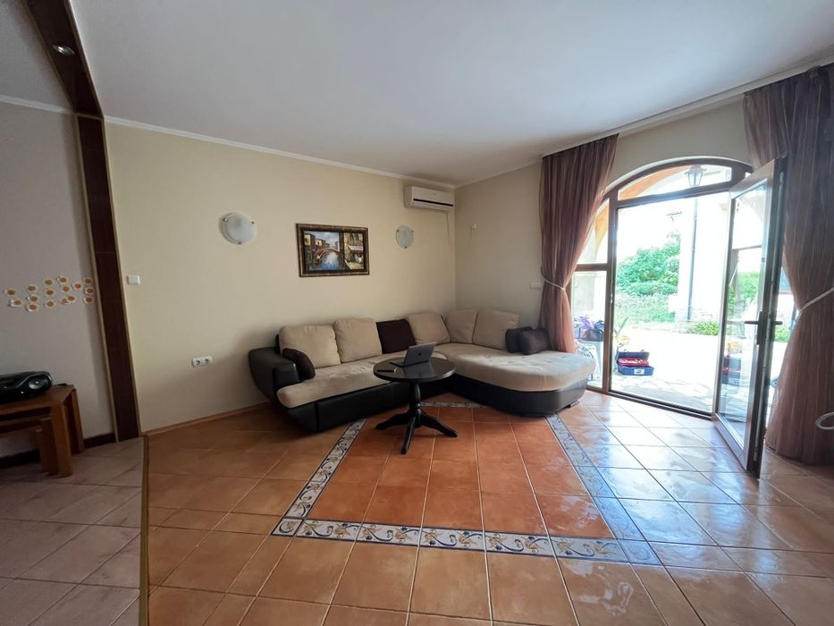 Продава се Двустаен апартамент в к.к. Елените - 110 кв.м за 1000 €/кв.м - Снимка #2