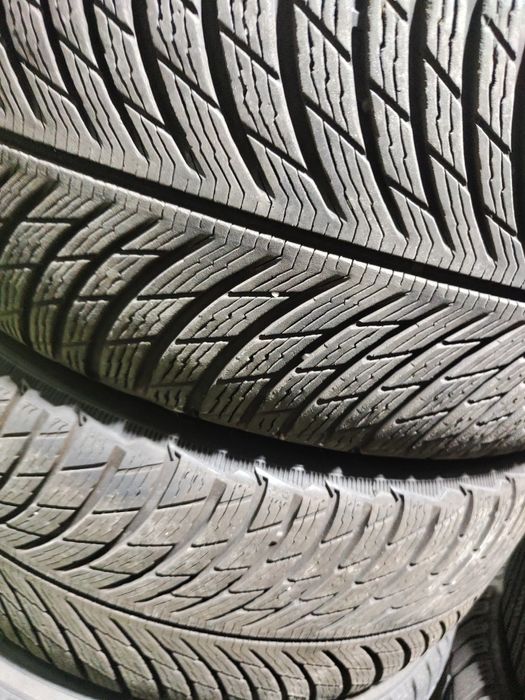 4 бр зимни 235/40/18 Michelin