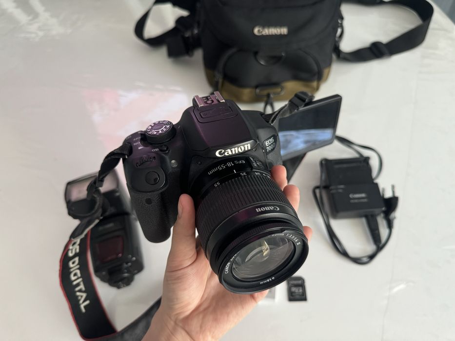 продам Canon EOS 700D