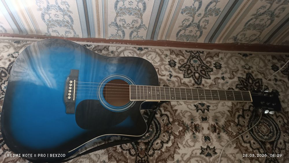 Klassic gitara sotiladi