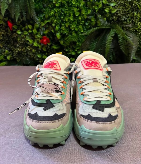 Adidasi off white odsy 1000